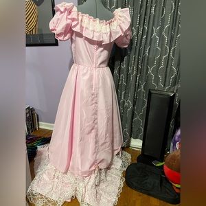 Pretty in Pink! Off the shoulders vintage dress | Size 12-14